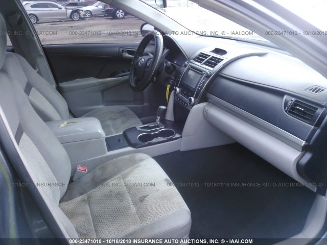 4T1BF1FK5EU366800 - 2014 TOYOTA CAMRY L/SE/LE/XLE GRAY photo 5