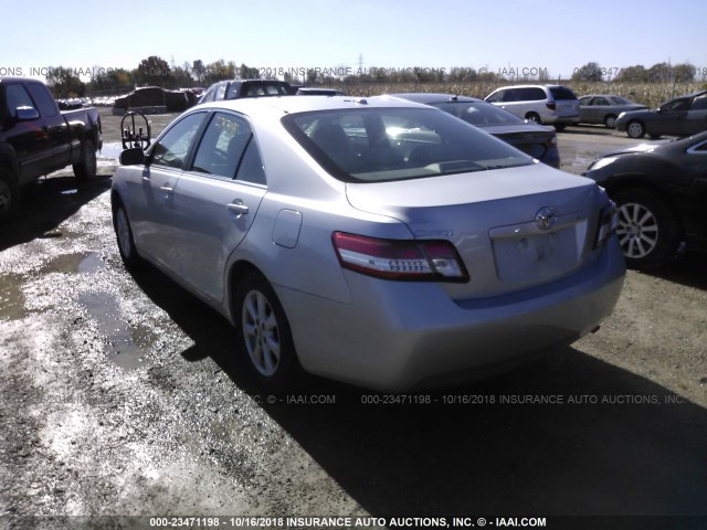 4T1BF3EK3BU133314 - 2011 TOYOTA CAMRY SE/LE/XLE 银色 照片 3