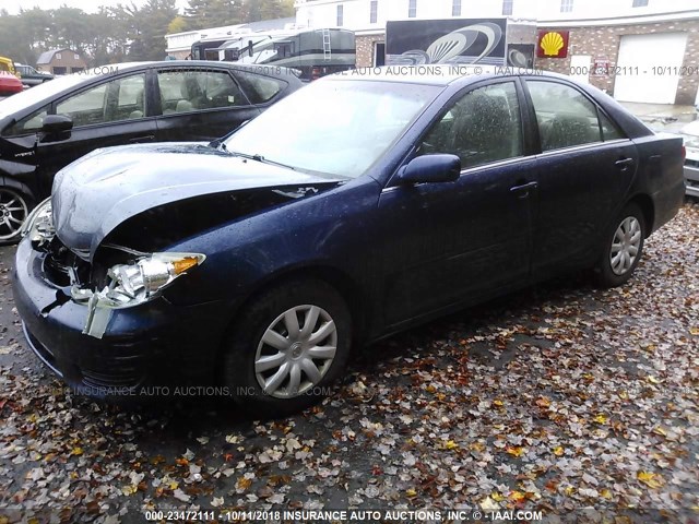 4T1BE32K75U031526 - 2005 TOYOTA CAMRY LE/XLE/SE BLUE photo 2