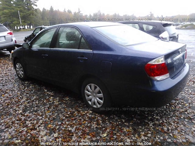 4T1BE32K75U031526 - 2005 TOYOTA CAMRY LE/XLE/SE BLUE photo 3