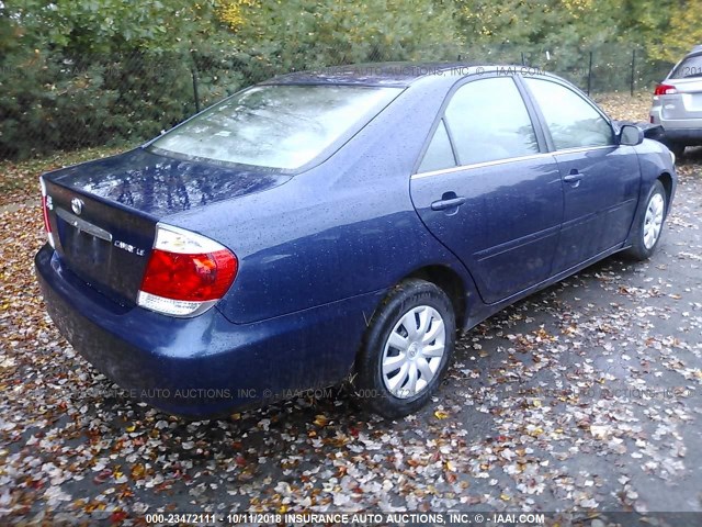 4T1BE32K75U031526 - 2005 TOYOTA CAMRY LE/XLE/SE BLUE photo 4