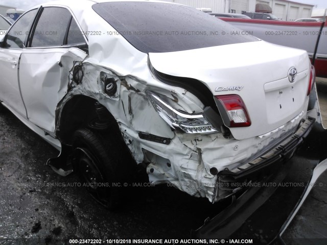 4T1BF3EK3BU581858 - 2011 TOYOTA CAMRY SE/LE/XLE WHITE photo 6