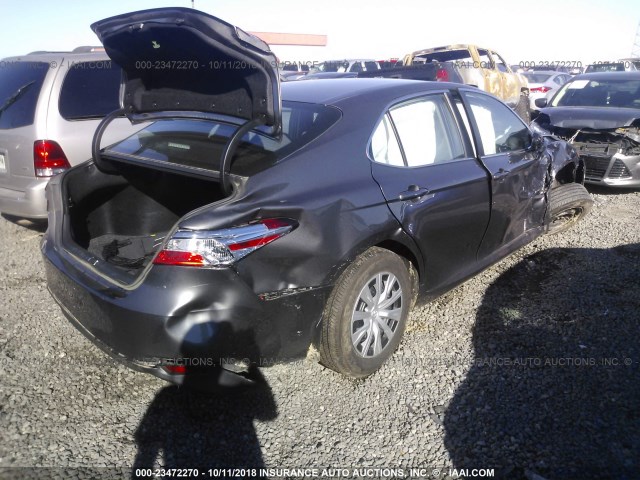 4T1B11HK4JU056241 - 2018 TOYOTA CAMRY L/LE/XLE/SE/XSE GRAY photo 4