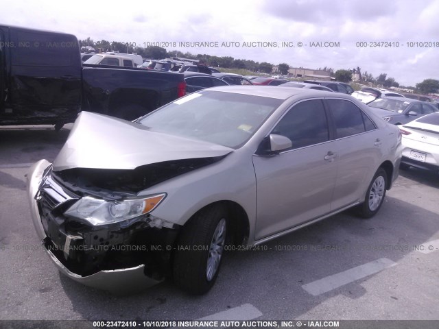 4T1BF1FK9EU304493 - 2014 TOYOTA CAMRY L/SE/LE/XLE თაფლისფერი ფოტო 2