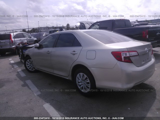 4T1BF1FK9EU304493 - 2014 TOYOTA CAMRY L/SE/LE/XLE თაფლისფერი ფოტო 3