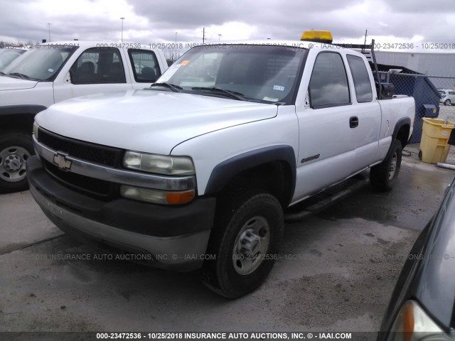 1GCHC29U32E188403 - 2002 CHEVROLET SILVERADO C2500 HEAVY DUTY WHITE photo 2