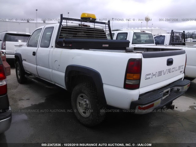 1GCHC29U32E188403 - 2002 CHEVROLET SILVERADO C2500 HEAVY DUTY WHITE photo 3