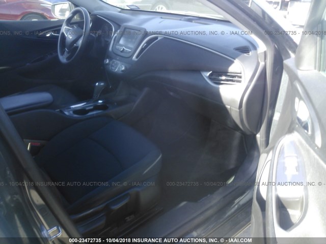 1G1ZB5ST6HF209587 - 2017 CHEVROLET MALIBU LS ნაცრისფერი ფოტო 5