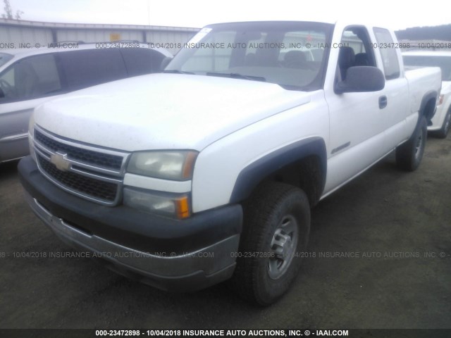 1GCHK29U86E225938 - 2006 CHEVROLET SILVERADO K2500 HEAVY DUTY Білий фото 2