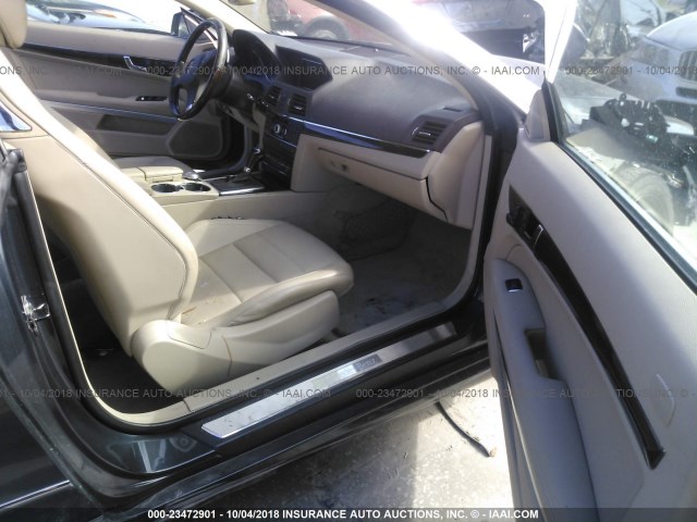 WDDKK7CF3BF102443 - 2011 MERCEDES-BENZ E 550 GRAY photo 5