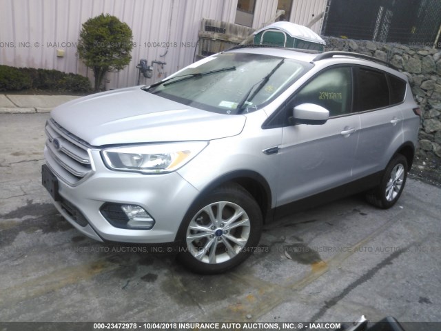 1FMCU9GD8JUB75570 - 2018 FORD ESCAPE SE SILVER photo 2