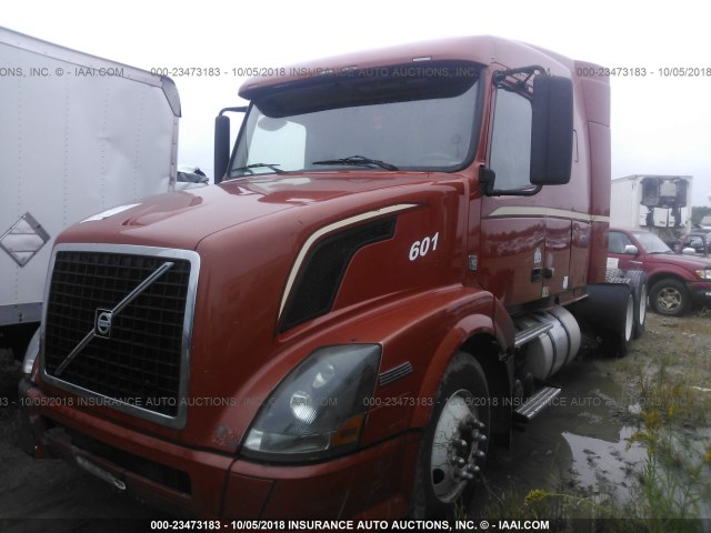 4V4NC9EHXAN287601 - 2010 VOLVO VN BROWN photo 2