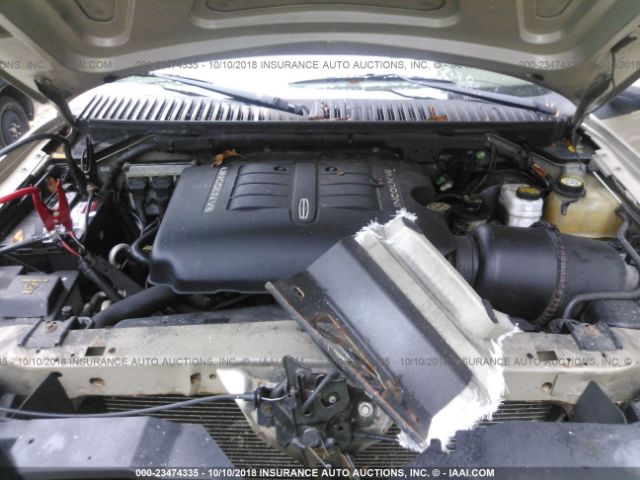 5LMFU28R24LJ18321 - 2004 LINCOLN NAVIGATOR TAN photo 10