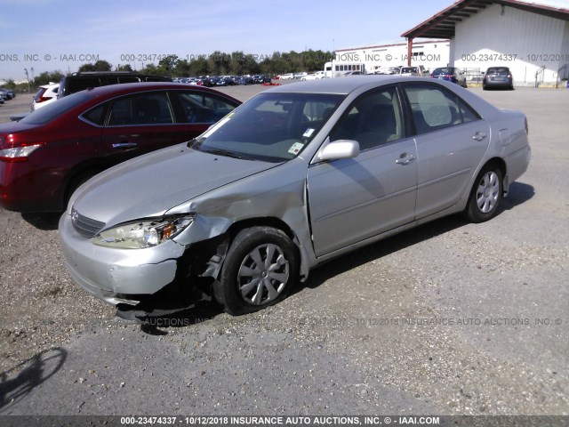 JTDBE32K730230035 - 2003 TOYOTA CAMRY LE/XLE Күміс фото 2