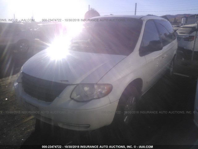 2A4GP44R26R724436 - 2006 CHRYSLER TOWN & COUNTRY LX WHITE photo 2