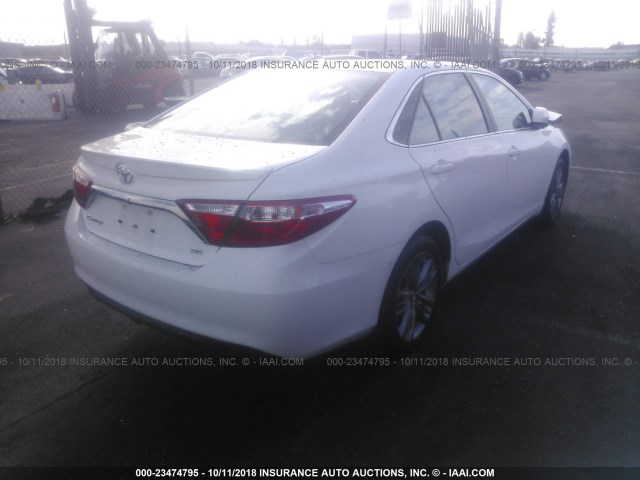 4T1BF1FK7GU251845 - 2016 TOYOTA CAMRY LE/XLE/SE/XSE WHITE photo 4