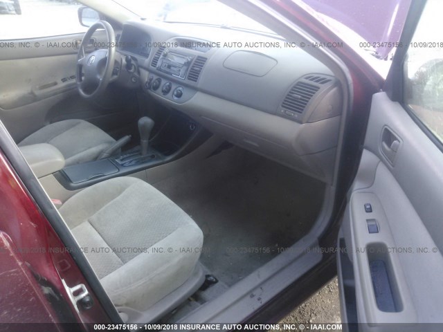 4T1BE32K82U063137 - 2002 TOYOTA CAMRY LE/XLE/SE RED photo 5