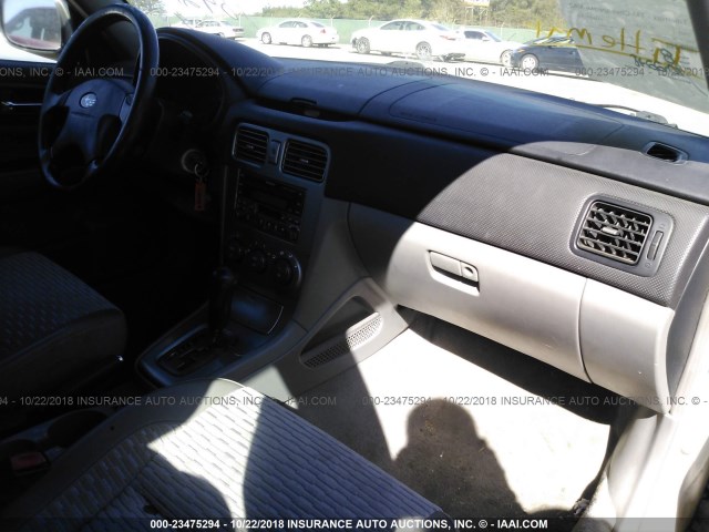 JF1SG65613H704210 - 2003 SUBARU FORESTER 2.5XS ნაცრისფერი ფოტო 5