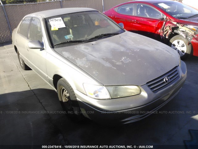 JT2BG22K8W0186712 - 1998 TOYOTA CAMRY CE/LE/XLE 银色 照片 1