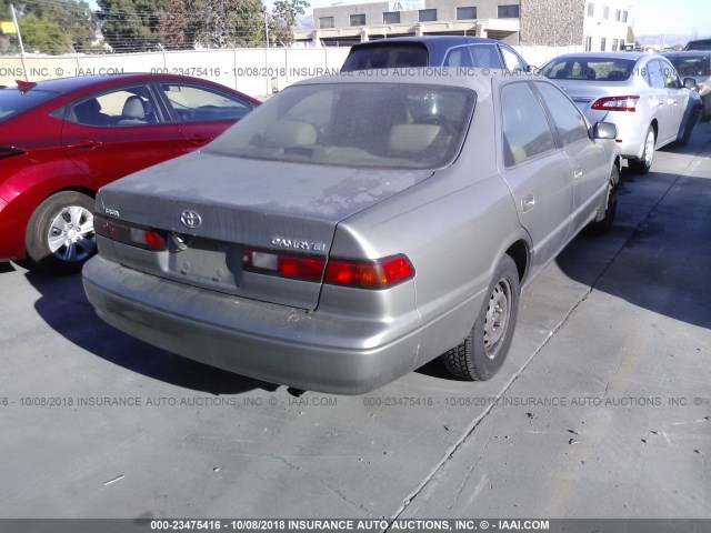 JT2BG22K8W0186712 - 1998 TOYOTA CAMRY CE/LE/XLE 银色 照片 4