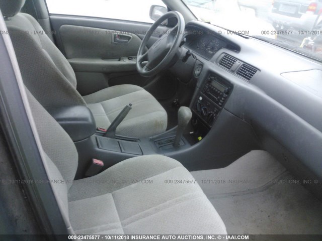 4T1BG22K2YU676447 - 2000 TOYOTA CAMRY CE/LE/XLE 灰色 照片 5