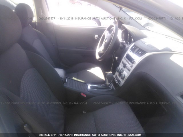 1G1ZC5E17BF137975 - 2011 CHEVROLET MALIBU 1LT SILVER photo 5