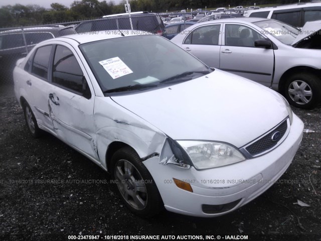 1FAHP34N27W224017 - 2007 FORD FOCUS ZX4/S/SE/SES WHITE photo 1