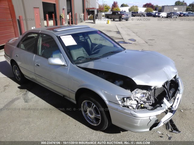 JT2BF22K4Y0256695 - 2000 TOYOTA CAMRY CE/LE/XLE 银色 照片 1