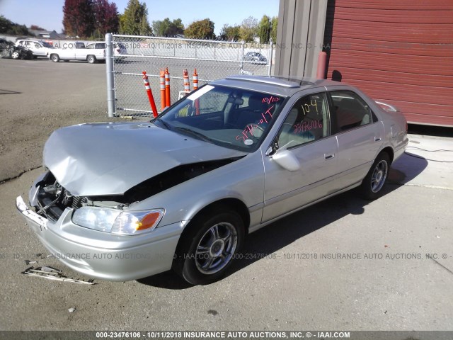 JT2BF22K4Y0256695 - 2000 TOYOTA CAMRY CE/LE/XLE 银色 照片 2