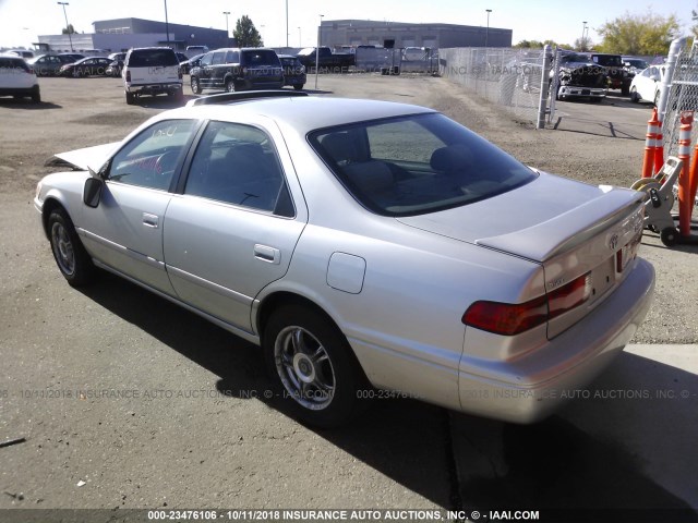 JT2BF22K4Y0256695 - 2000 TOYOTA CAMRY CE/LE/XLE 银色 照片 3