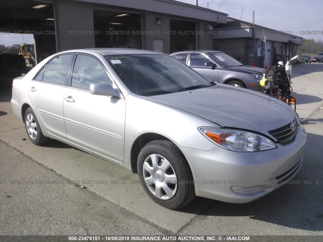 4T1BE32KX4U933649 - 2004 TOYOTA CAMRY LE/XLE/SE 银色 照片 1