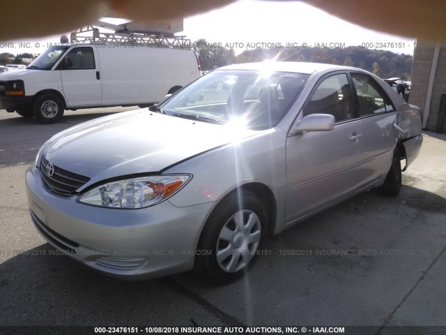 4T1BE32KX4U933649 - 2004 TOYOTA CAMRY LE/XLE/SE 银色 照片 2