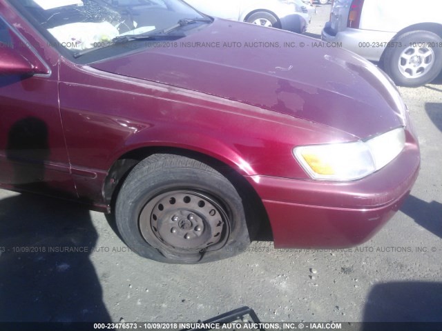 JT2BG22K1W0206220 - 1998 TOYOTA CAMRY CE/LE/XLE 红色 照片 6