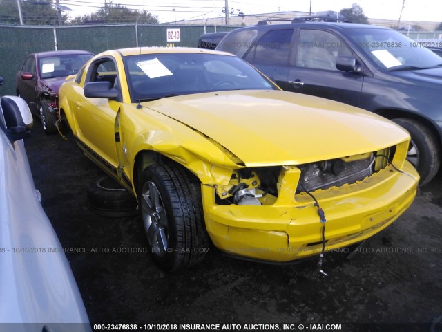 1ZVFT80N965219429 - 2006 FORD MUSTANG YELLOW photo 1