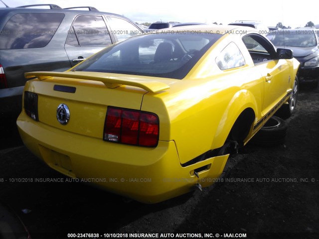 1ZVFT80N965219429 - 2006 FORD MUSTANG YELLOW photo 4