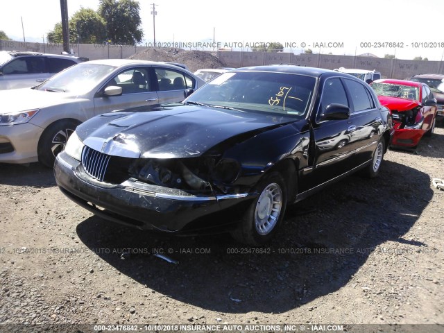 1LNHM81W8YY924686 - 2000 LINCOLN TOWN CAR EXECUTIVE BLACK photo 2