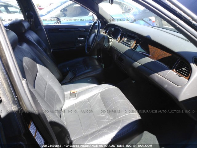 1LNHM81W8YY924686 - 2000 LINCOLN TOWN CAR EXECUTIVE BLACK photo 5