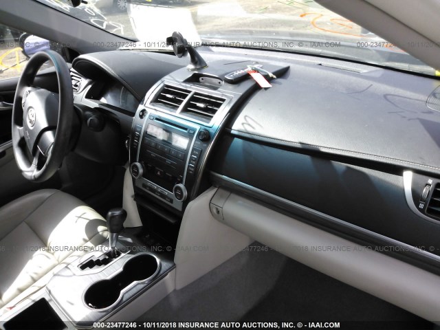 4T1BD1FK7CU056652 - 2012 TOYOTA CAMRY HYBRID/LE/XLE 灰色 照片 5