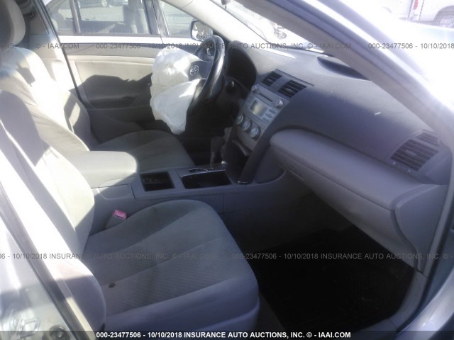JTNBE46K673118875 - 2007 TOYOTA CAMRY NEW GENERAT CE/LE/XLE/SE SILVER photo 5
