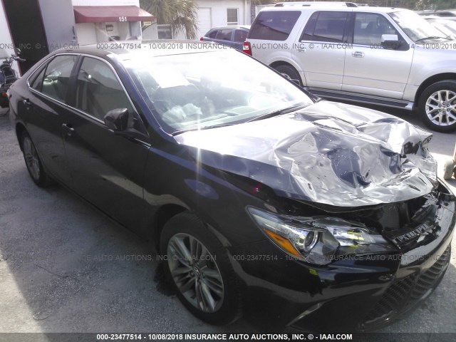 4T1BF1FK3HU427923 - 2017 TOYOTA CAMRY LE/XLE/SE/XSE 黑色 照片 1