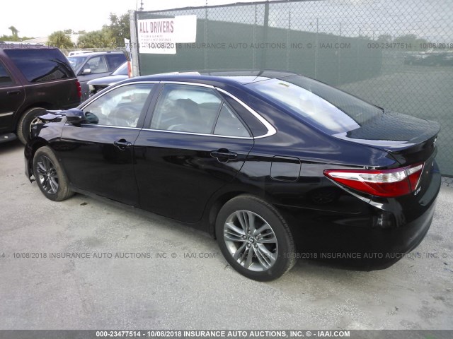 4T1BF1FK3HU427923 - 2017 TOYOTA CAMRY LE/XLE/SE/XSE 黑色 照片 3