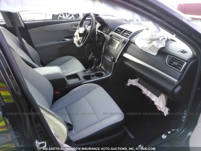 4T1BF1FK3HU427923 - 2017 TOYOTA CAMRY LE/XLE/SE/XSE 黑色 照片 5