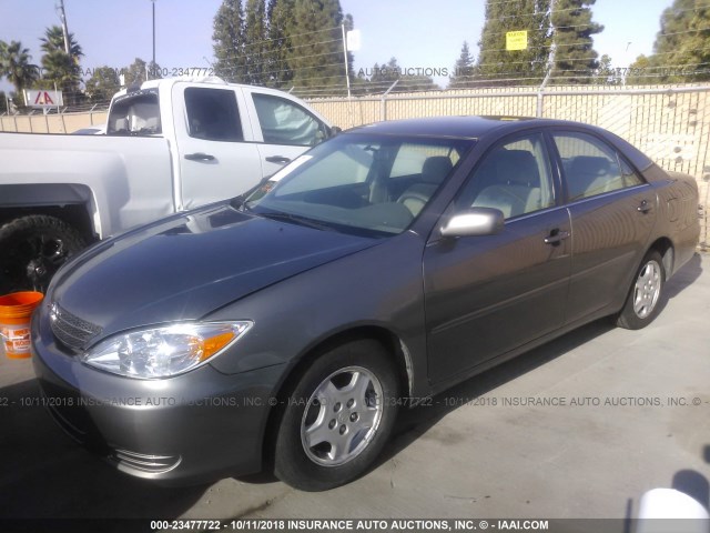 4T1BF30KX3U549403 - 2003 TOYOTA CAMRY LE/XLE/SE GRAY photo 2