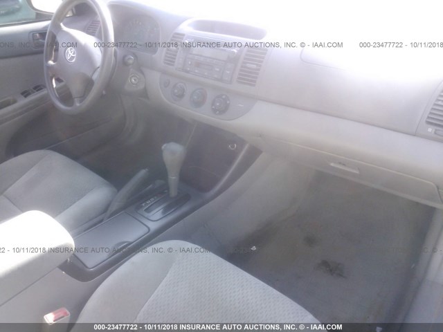 4T1BF30KX3U549403 - 2003 TOYOTA CAMRY LE/XLE/SE GRAY photo 5