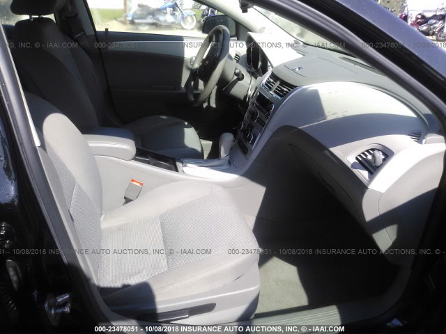 1G1ZB5E00CF108345 - 2012 CHEVROLET MALIBU LS Qara foto 5