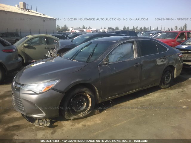 4T1BF1FK1GU132690 - 2016 TOYOTA CAMRY LE/XLE/SE/XSE 灰色 照片 2