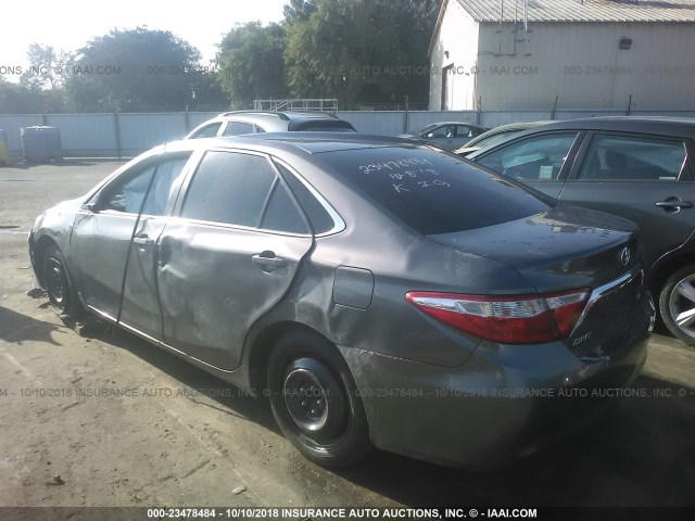4T1BF1FK1GU132690 - 2016 TOYOTA CAMRY LE/XLE/SE/XSE 灰色 照片 3