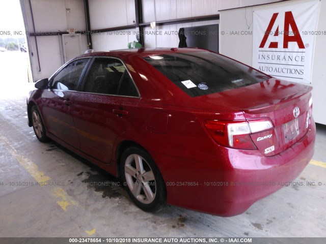 4T1BF1FK6EU788686 - 2014 TOYOTA CAMRY L/SE/LE/XLE წითელი ფოტო 3