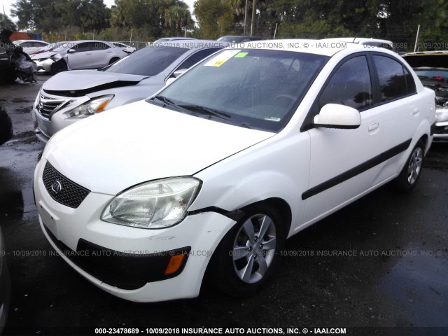 KNADE223296504577 - 2009 KIA RIO LX/SX WHITE photo 2