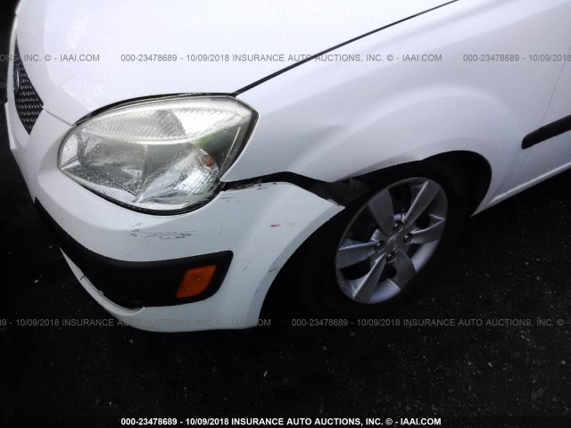 KNADE223296504577 - 2009 KIA RIO LX/SX WHITE photo 6